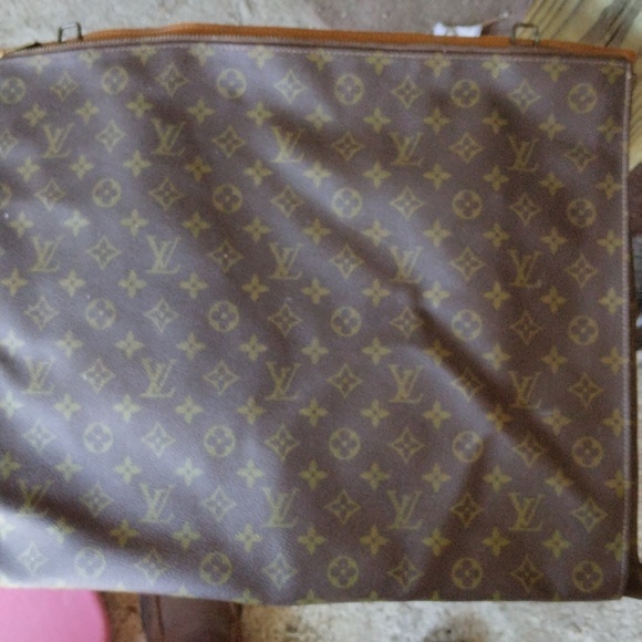 Vintage Louis Vuitton toiletry bag. Bag is in excellent condition - Picture 1 of 5